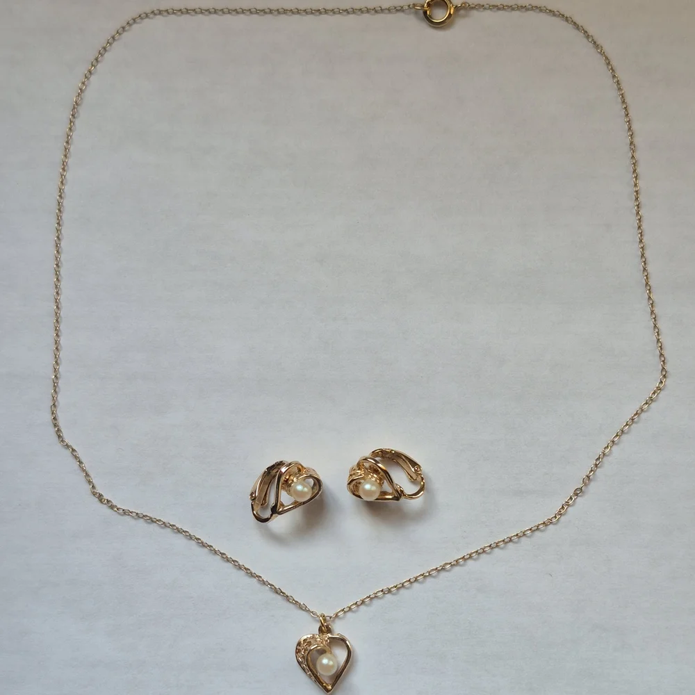 Vintage heart clip-on earrings and necklace set